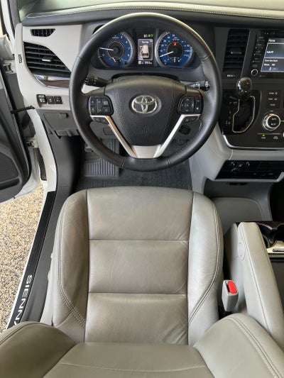 2018 Toyota Sienna XLE Premium